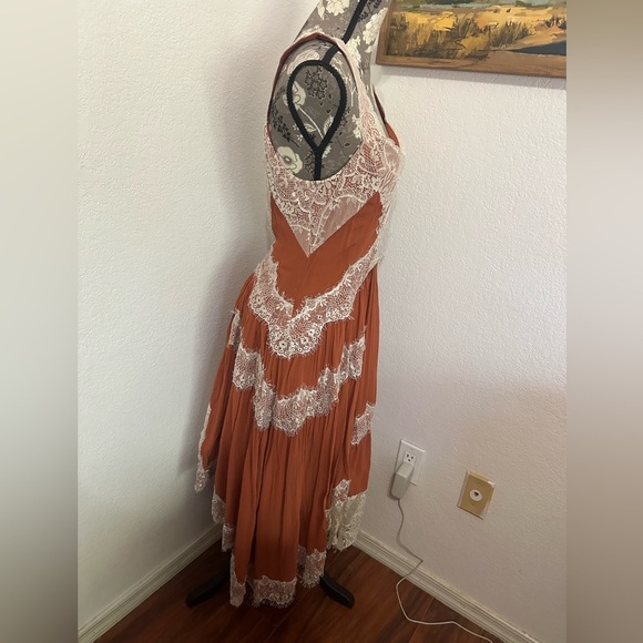 By Anthropologie Asymmetric Lace Midi Dress in Cedar Rust Orange Brown - Size 10 - Picture 4 of 10